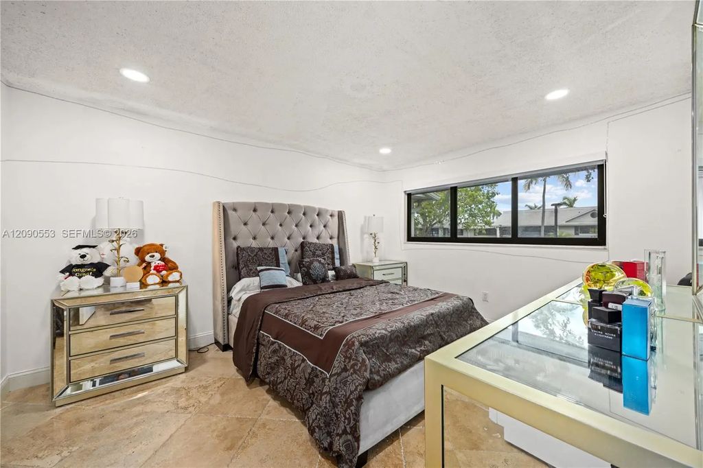 917 Ne 199th Street #204, Miami