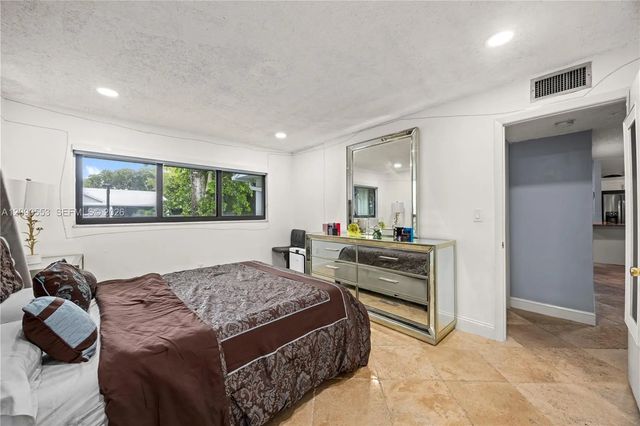2 of 32 - 917 Ne 199th Street #204, Miami, FL