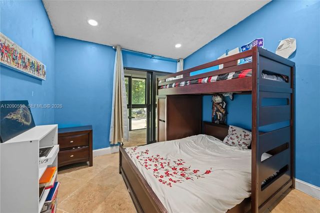 5 of 32 - 917 Ne 199th Street #204, Miami, FL