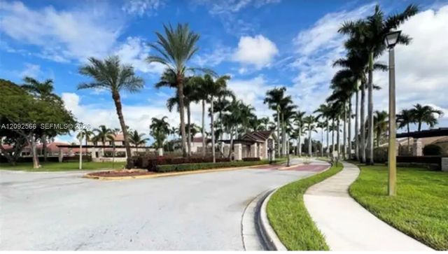 3 of 6 - 14015 N Forest Oak Circle, Davie, FL