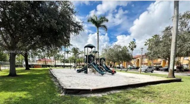 4 of 6 - 14015 N Forest Oak Circle, Davie, FL