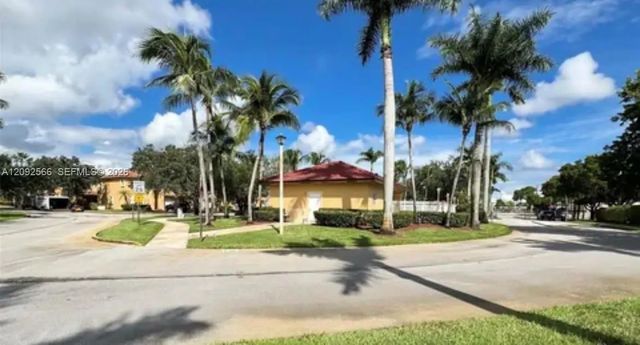5 of 6 - 14015 N Forest Oak Circle, Davie, FL