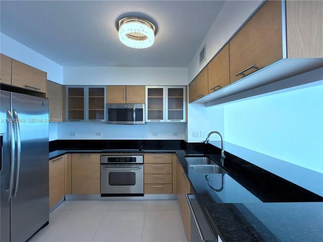3 of 24 - 31 Se 5th Street #2307, Miami, FL