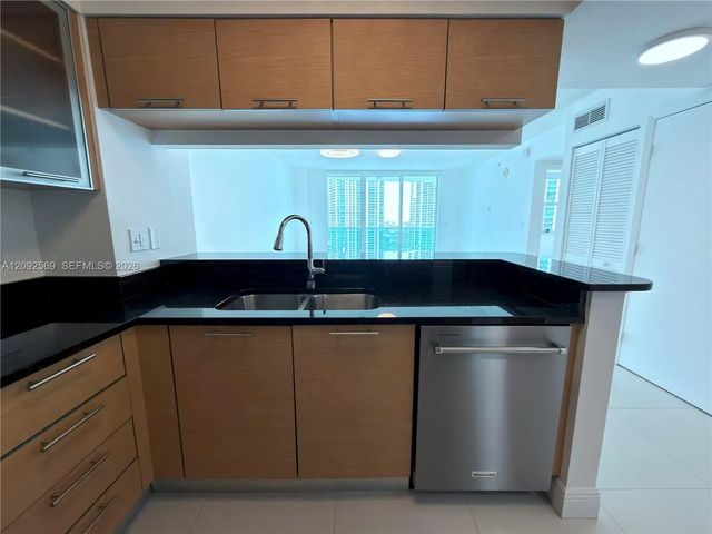 5 of 24 - 31 Se 5th Street #2307, Miami, FL