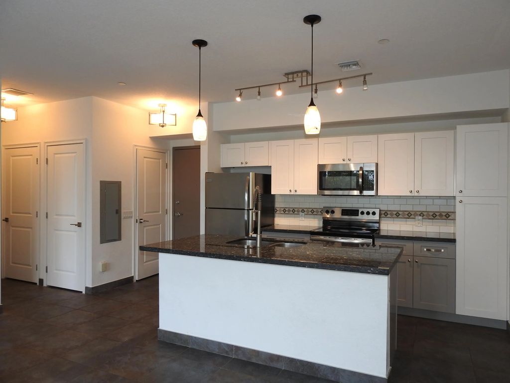 1550 Ne 34th Court, Oakland Park
