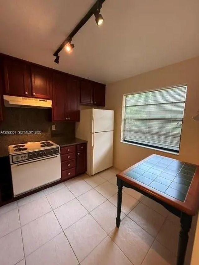 3 of 33 - 900 Colony Point Circle #416, Pembroke Pines, FL