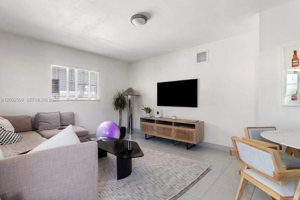 1050 7th Street #1050-3, Miami Beach