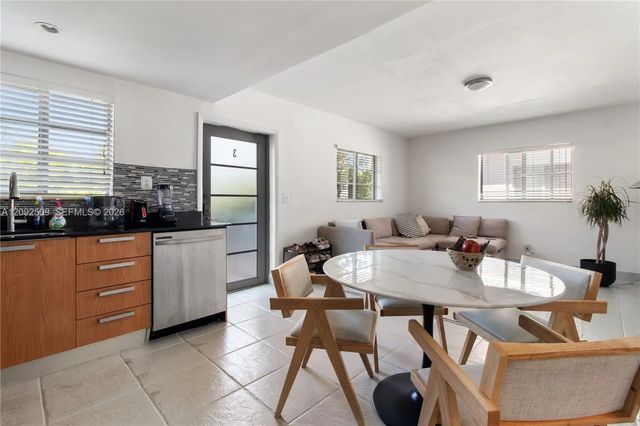 2 of 11 - 1050 7th Street #1050-3, Miami Beach, FL