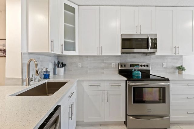 5380 Cedar Lake Drive #304, Boynton Beach