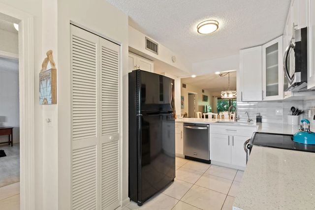 4 of 32 - 5380 Cedar Lake Drive #304, Boynton Beach, FL