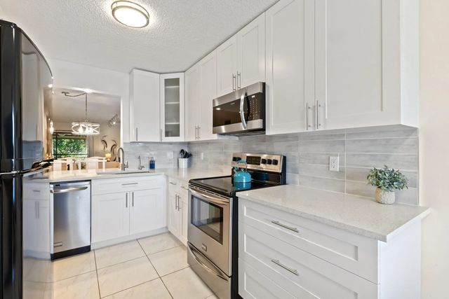 5 of 32 - 5380 Cedar Lake Drive #304, Boynton Beach, FL