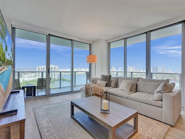 16385 Biscayne Boulevard #2107, North Miami Beach