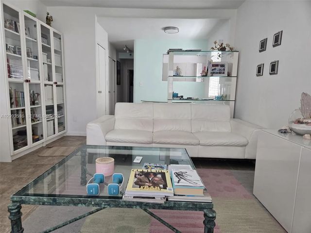 717 Espanola Way #207, Miami Beach