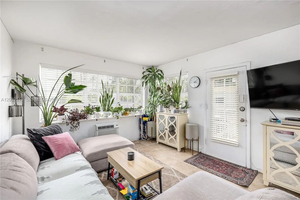 717 Espanola Way #207, Miami Beach