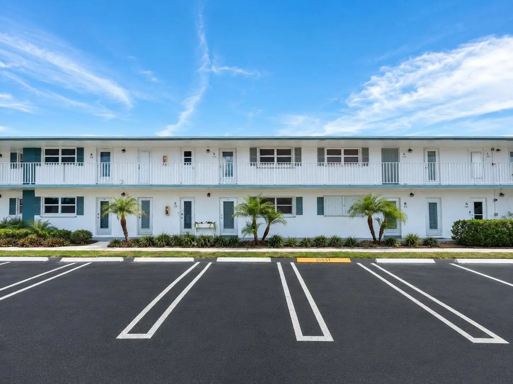 1114 Lake Terrace #203, Boynton Beach