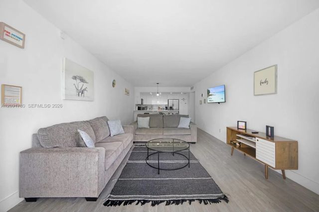 4 of 14 - 19370 Collins Avenue #310, Sunny Isles Beach, FL