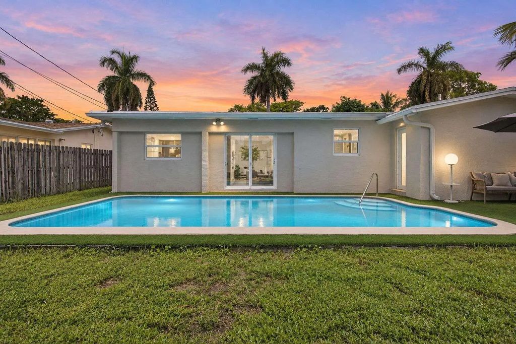 7640 Sunset Strip, Sunrise
