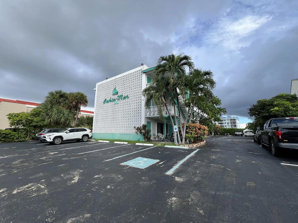 131 Shore Court #b4, North Palm Beach