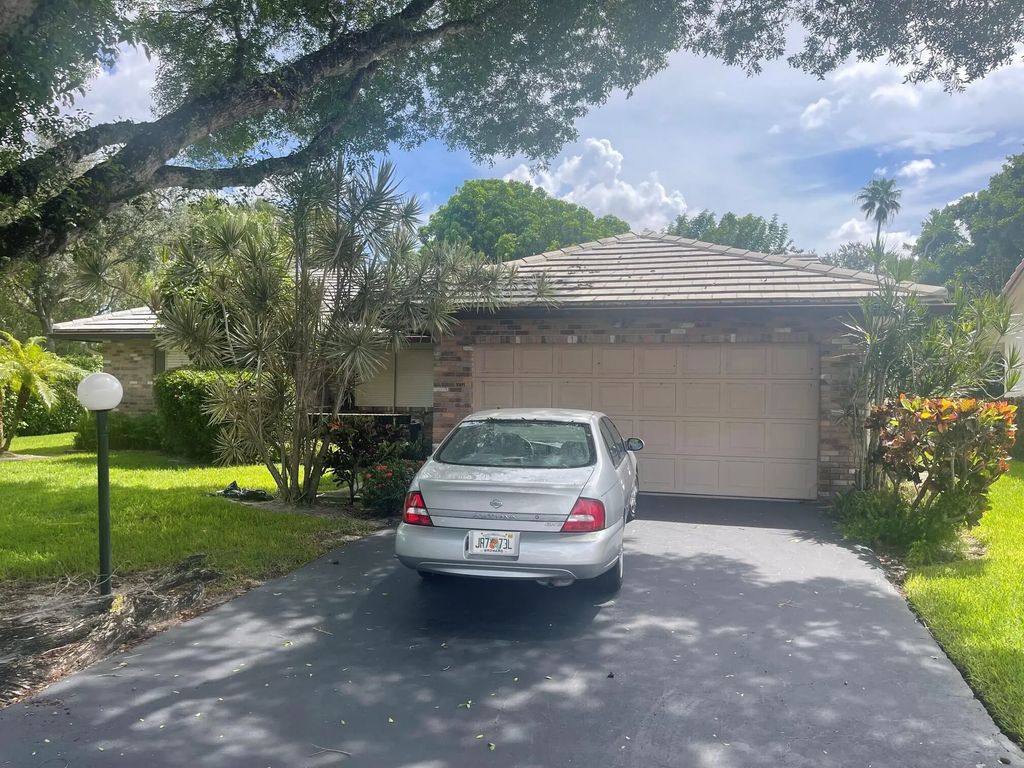 10895 Cypress Run Circle, Coral Springs