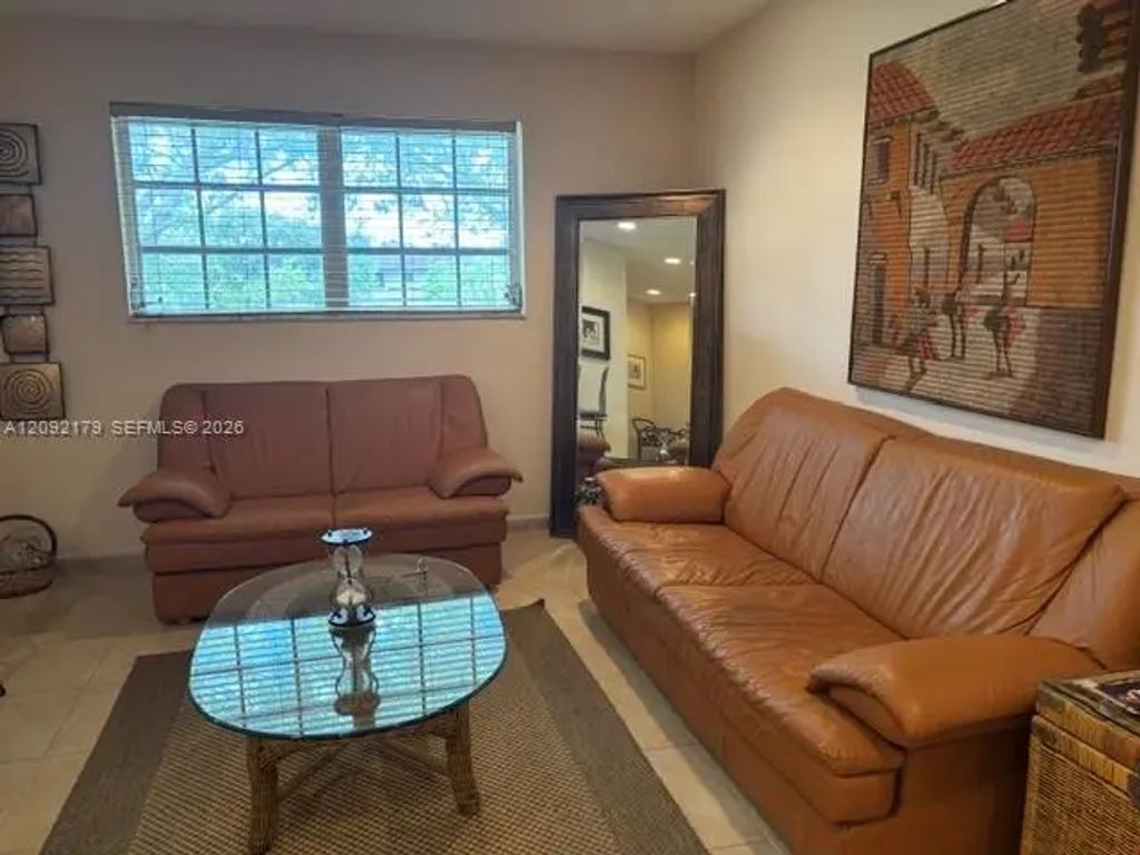 7928 Camino Circle, Miami