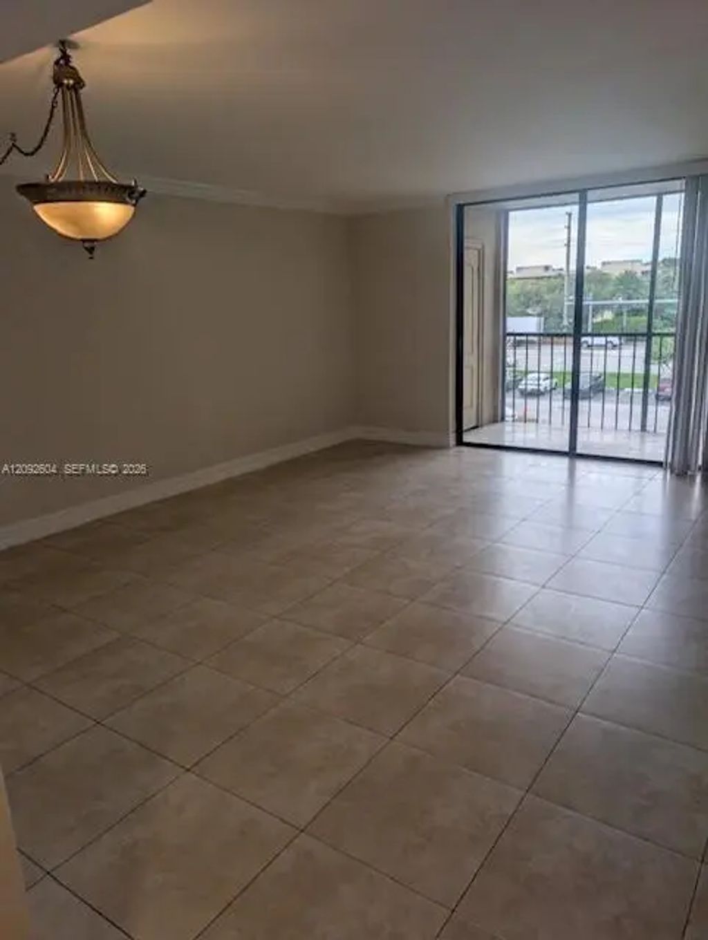 8635 Nw 8th Street #303, Miami
