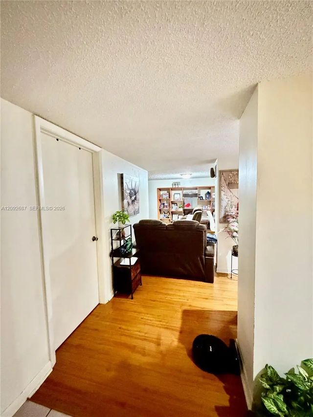 5 of 11 - 4725 Sw 62nd Avenue #104, Davie, FL
