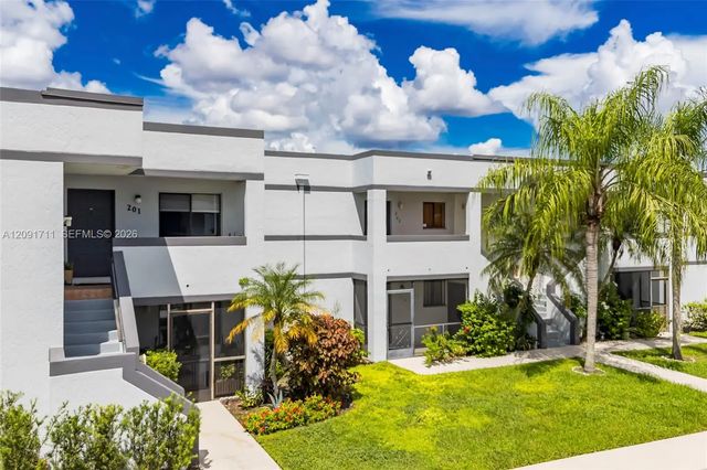 5 of 27 - 161 Lakeview Drive #202, Weston, FL
