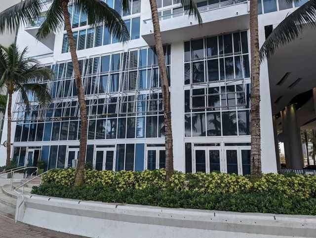 2 of 13 - 175 Sw 7th Street, Miami, FL