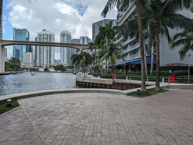 4 of 13 - 175 Sw 7th Street, Miami, FL