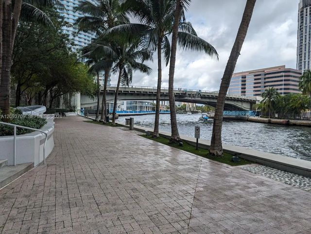 5 of 13 - 175 Sw 7th Street, Miami, FL