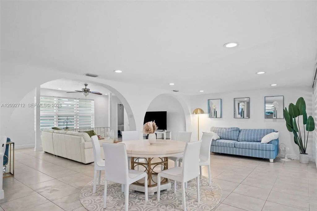 2819 Cleveland Street, Hollywood