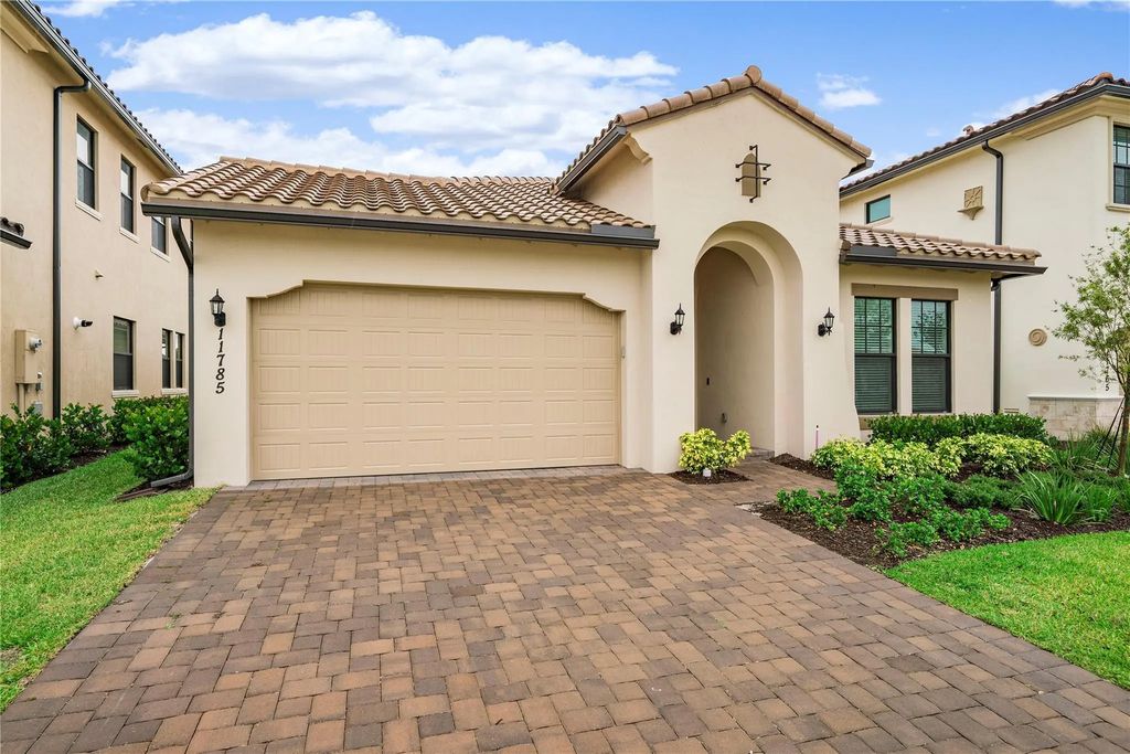 11785 S Waterway Circle, Parkland