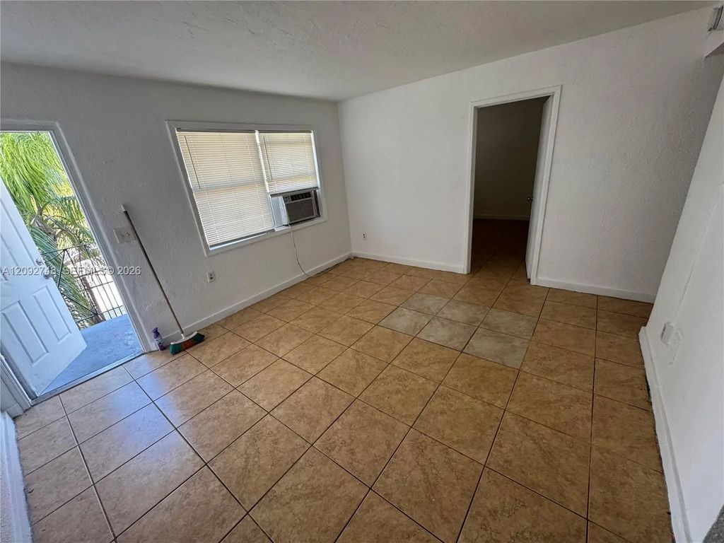 1306 Nw 61st Street #8, Miami