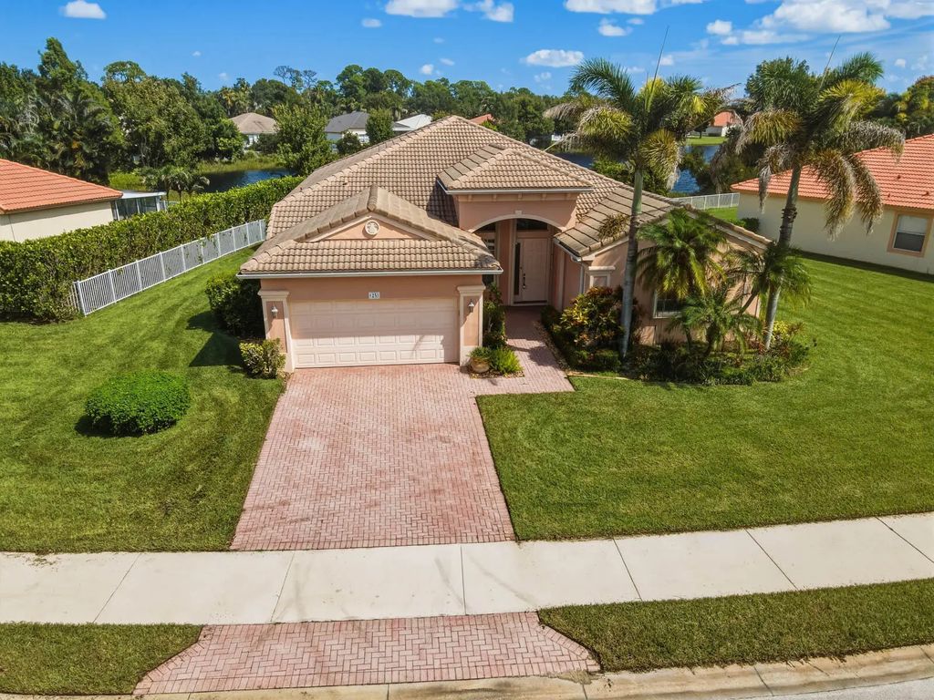 1251 Se Illusion Isle Way, Stuart