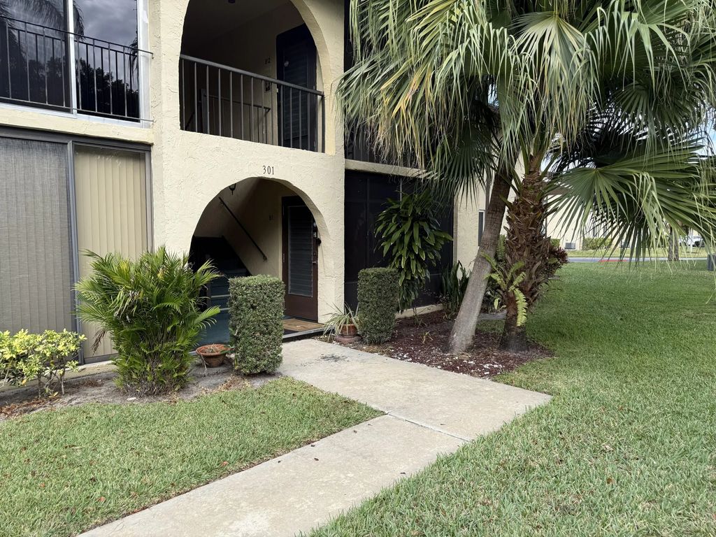 301 Pine Ridge Circle #b-1, Greenacres