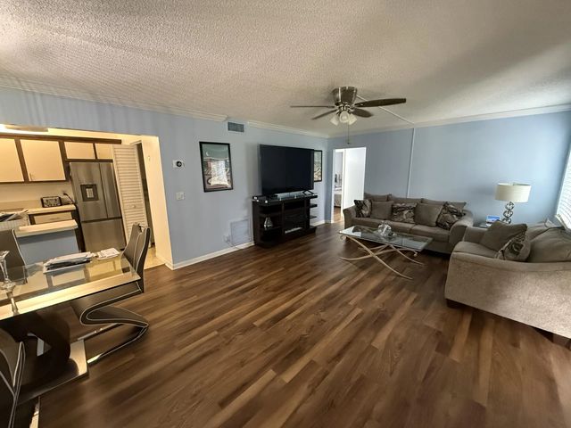 4 of 12 - 301 Pine Ridge Circle #b-1, Greenacres, FL