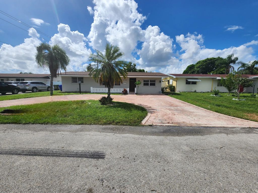 8760 Nw 14th Street, Pembroke Pines