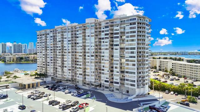 18021 Biscayne Boulevard #1102, Aventura