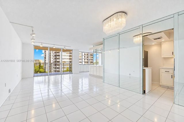 3 of 33 - 18021 Biscayne Boulevard #1102, Aventura, FL
