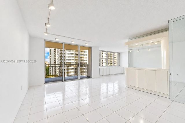 4 of 33 - 18021 Biscayne Boulevard #1102, Aventura, FL