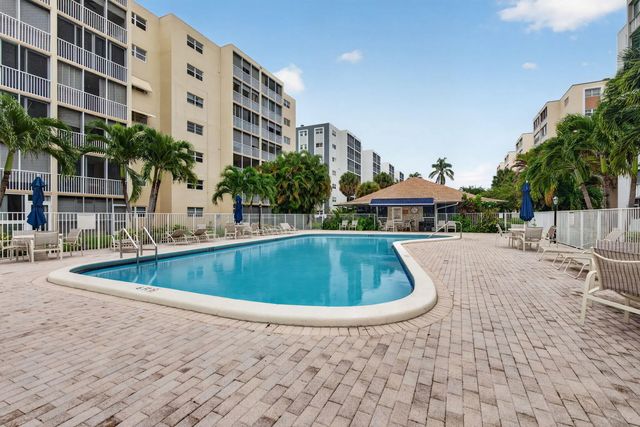2 of 13 - 620 Ne 12th Avenue #202, Hallandale Beach, FL