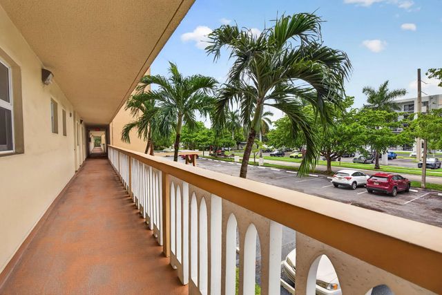 3 of 13 - 620 Ne 12th Avenue #202, Hallandale Beach, FL