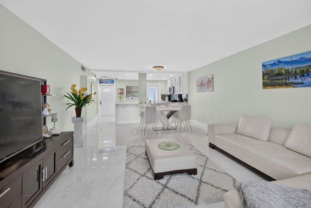 4 of 13 - 620 Ne 12th Avenue #202, Hallandale Beach, FL