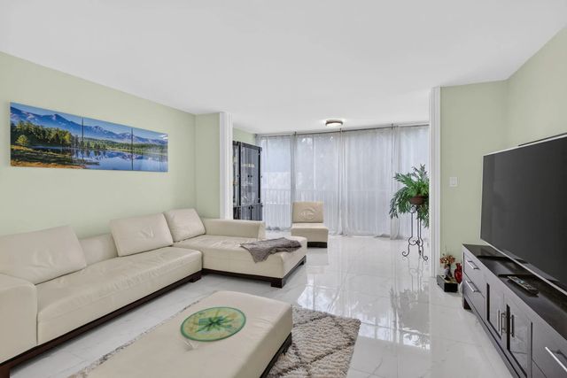 5 of 13 - 620 Ne 12th Avenue #202, Hallandale Beach, FL