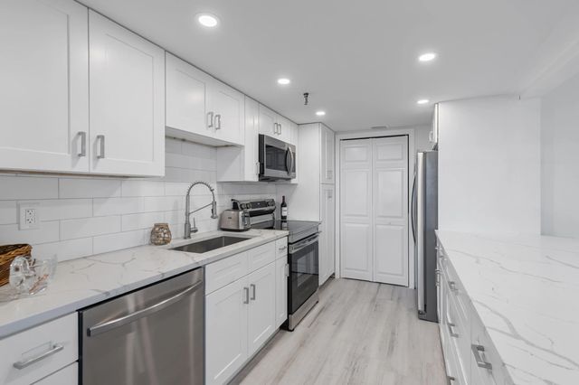 3 of 53 - 859 Jeffery Street #212, Boca Raton, FL
