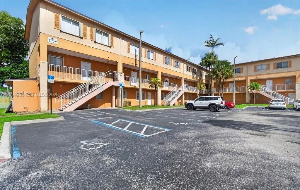 6205 Kendale Lakes Circle #281, Miami