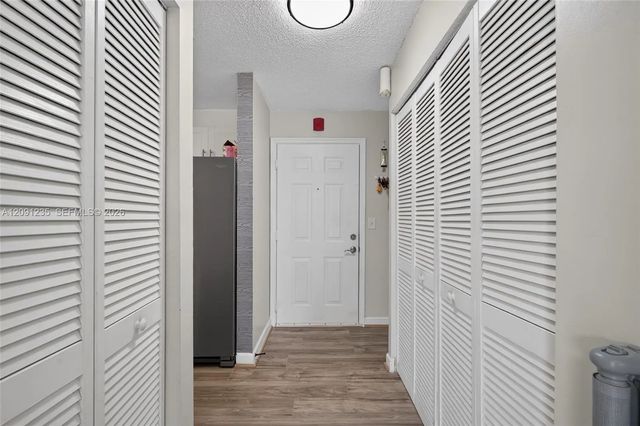 2 of 40 - 6205 Kendale Lakes Circle #281, Miami, FL