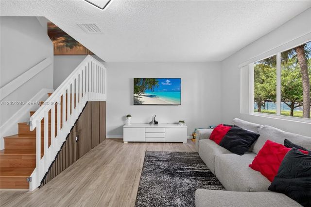 3 of 40 - 6205 Kendale Lakes Circle #281, Miami, FL