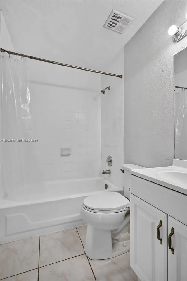 4 of 29 - 275 W 68th Street #106, Hialeah, FL