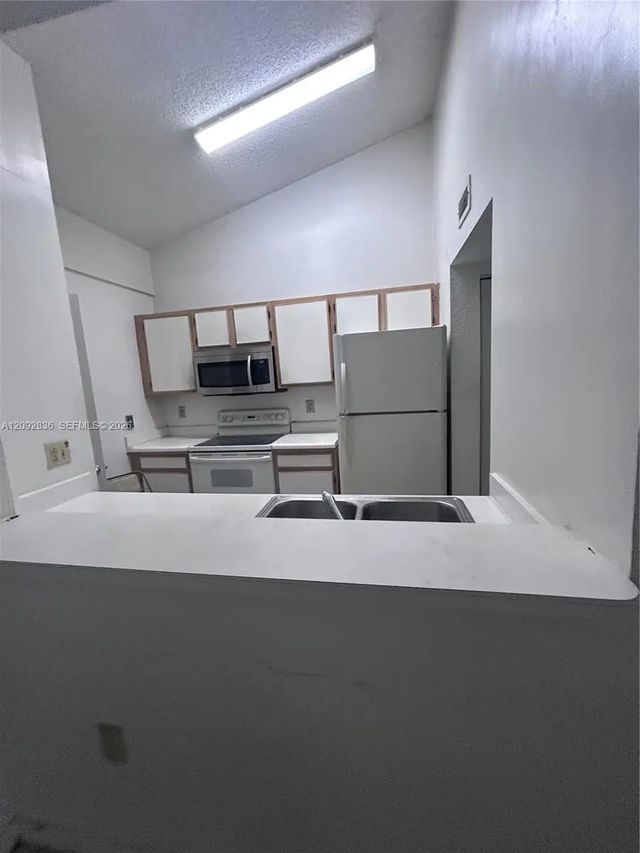 2890 N Oakland Forest Drive #202, Oakland Park